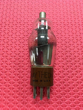 Load image into Gallery viewer, Raytheon Number Type 89 89Y #89 Vacuum Tube Shoulder ST Shape Micanol Base NOS NIB