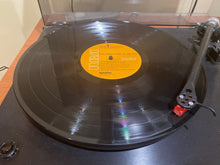 Load image into Gallery viewer, Chet Atkins Picks On The Hits RCA Victor Records LSP-4654 Stereo LP 1972