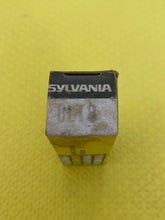 Load image into Gallery viewer, Sylvania 8LT8 Vacuum Tube Valve NOS NIB
