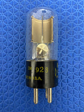 Load image into Gallery viewer, Raytheon 923 Gas Phototube Vacuum Tube NOS NIB