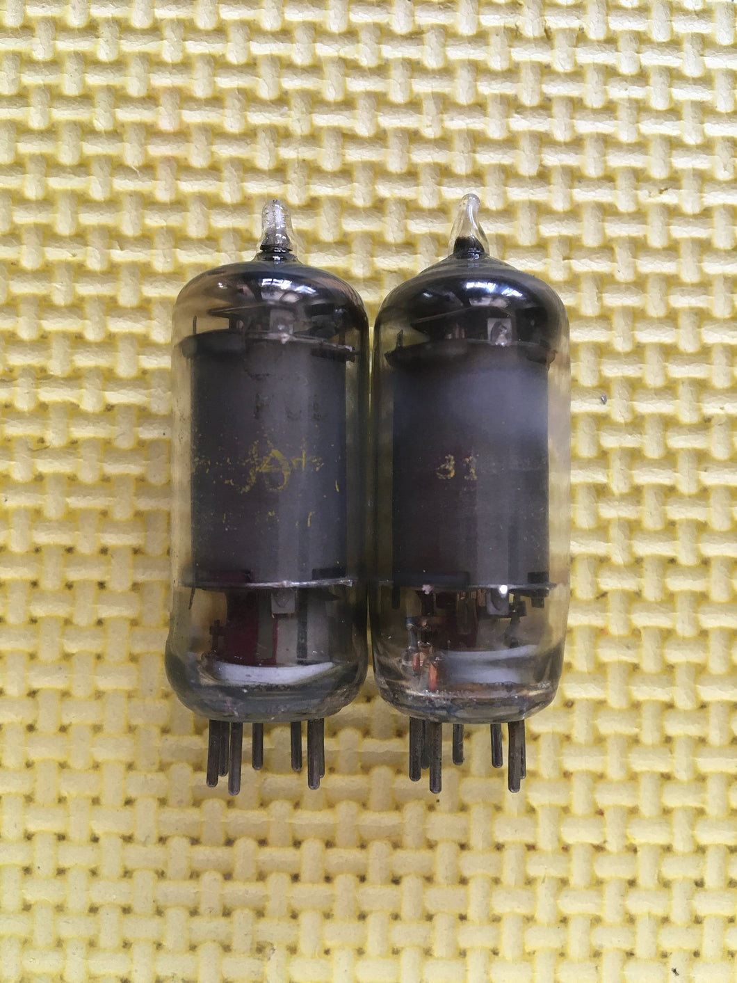 Matched Pair Sylvania 6AU6 Vacuum Tubes Valves NOS-Testing