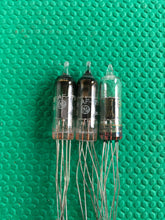 Load image into Gallery viewer, 3 US-Made 5719 5719A AF5719A Milspec Vacuum Tubes Valves NOS NIB Lot Of Three
