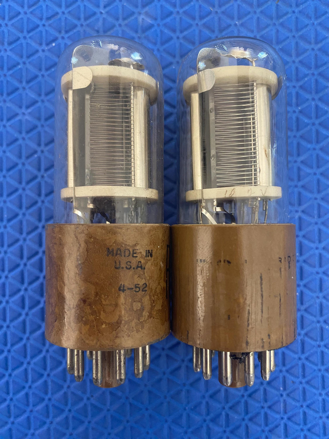 2 Photomultiplier Vacuum Tubes Valves Including A 1P21 Lot Of Two