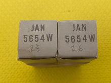 Load image into Gallery viewer, Matched Pair General Electric 5654 JAN-5654W 6AK5 6J1 6J2 Milspec Industrial Vacuum Tubes Valves NOS NIB
