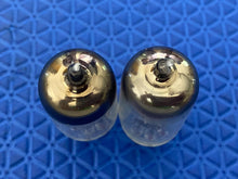 Load image into Gallery viewer, Matched Pair Hytron 5654 6AK5 JHY6AK5 Milspec Black Plate Vacuum Tubes Valves
