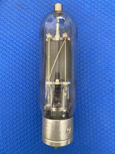 Load image into Gallery viewer, RCA Radiotron 805 Vacuum Tube Output Valve
