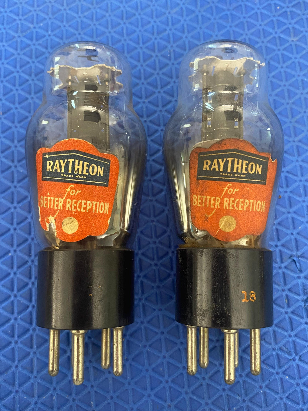 Pair Raytheon Number / Type 76 #76 Vacuum Tubes Valves