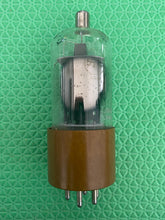 Load image into Gallery viewer, Sylvania JAN-CHS-5933 5933 807W FU7 Milspec Vacuum Tube NOS-Testing
